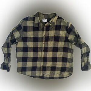 LIKE NEW!! Black and Green Checkered Flannel